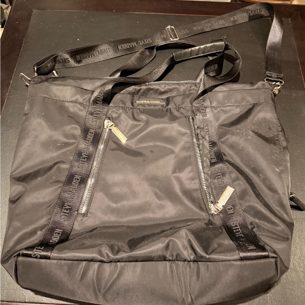 Steve Madden over sized bag with tons of storage spots! Adjustable straps